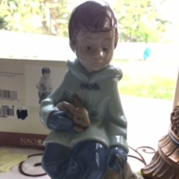 Lladro NAO Boy Resting on Excursion - Picture 1 of 4